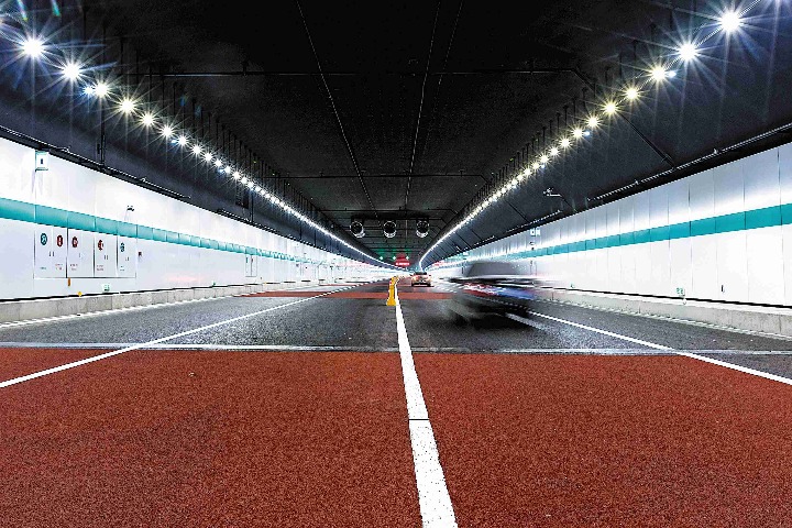 Major tunnel in Jiangsu opens to traffic