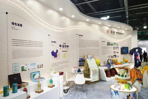 Hai'an silk manufacturer makes a splash at its CIIE debut