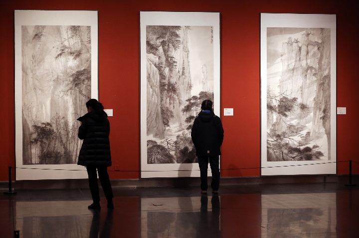 Traditional Chinese paintings greet the Spring Festival in Jiangsu