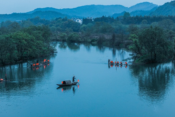 An idyllic scenery in Moon Bay in Jiangxi