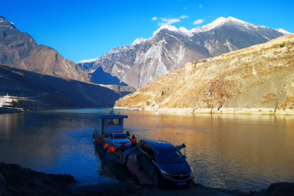 Ferry a backup for cross-river transportation in Yunnan