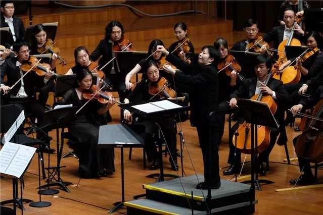 Female conductor: Zhang Xian