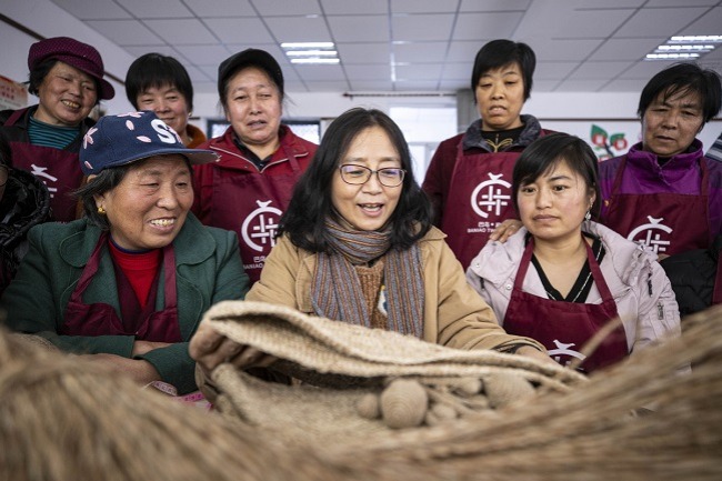 Flax knitting empowers women of all ages