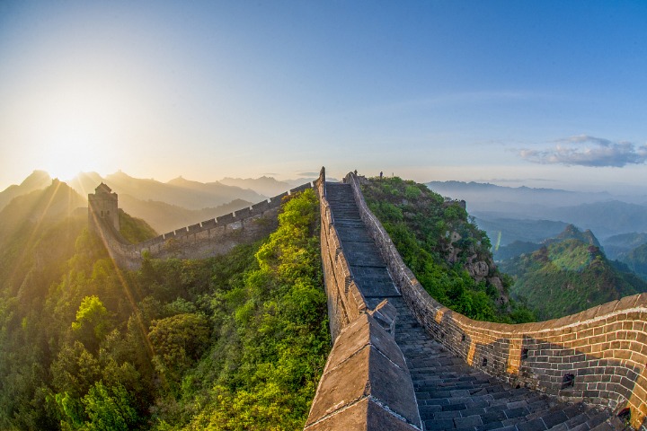 Jinshanling Great Wall shrouded in mist is a picturesque sight