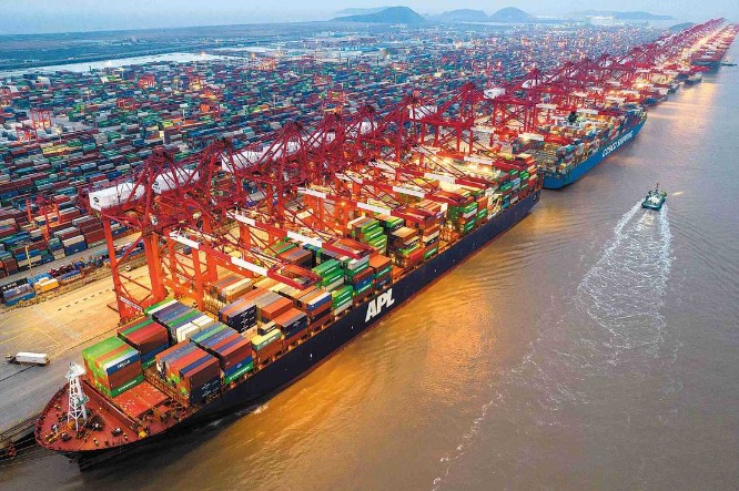 Shanghai's port and aviation operations continue despite COVID-19 outbreak