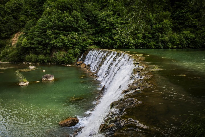 Guan’egou Scenic Area in Gansu offers picturesque views