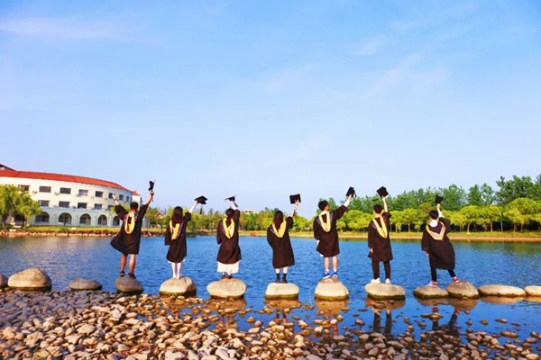 University students celebrate graduation in Shanghai