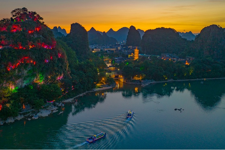 Sunset over Lijiang River looks like a Chinese ink painting