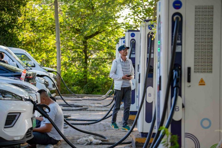 China sees number of EV charging piles climb in H1