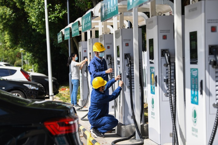 China supercharges electric refueling infrastructure