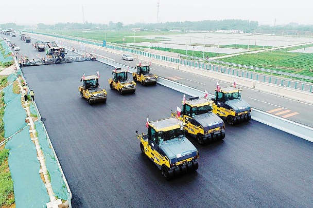 Work rolls on for road robots in blazing conditions