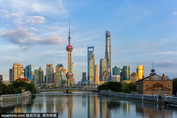 Shanghai woos global talent