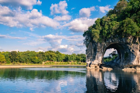 Lijiang River sets national example with 3-year renovation project