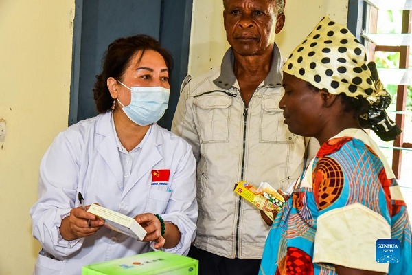 Chinese medical team provides free health care services in rural Cameroon