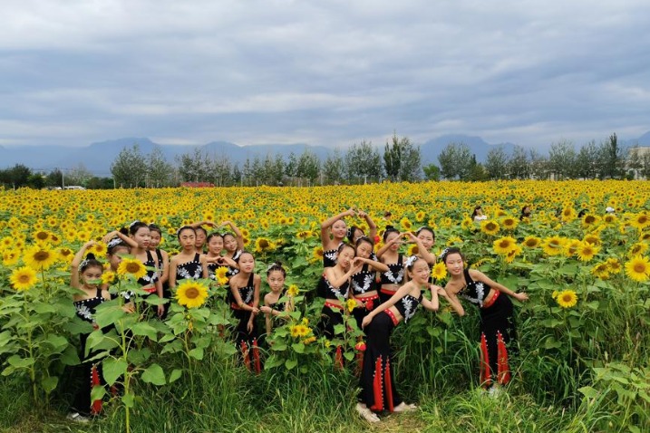 In Ningxia, life mimics a master painting