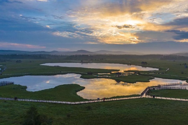 Autumn scenery dazzles at Hebei's Qixing Lake