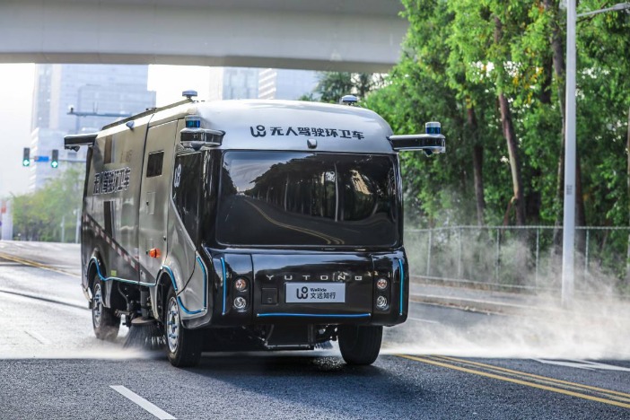 Commercial operation of driverless sanitation vehicles launched in South China