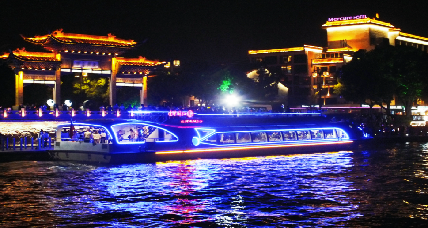 Go on a night tour of Yangzhou