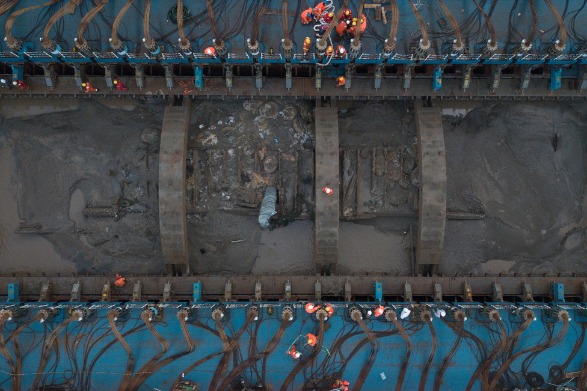 Old shipwreck recovered from Yangtze riverbed