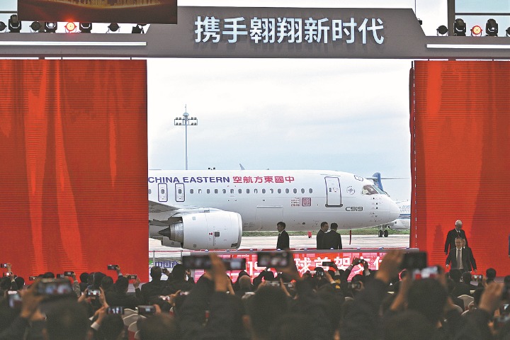 First C919 delivered to airline in Shanghai