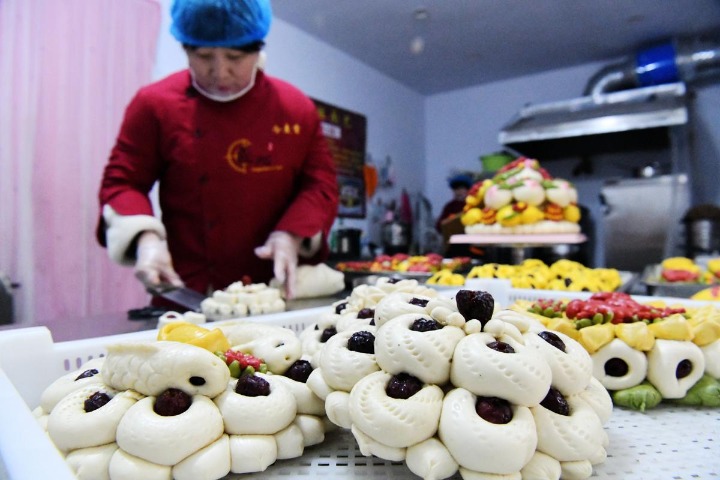 Chefs get head start on flower-shaped buns