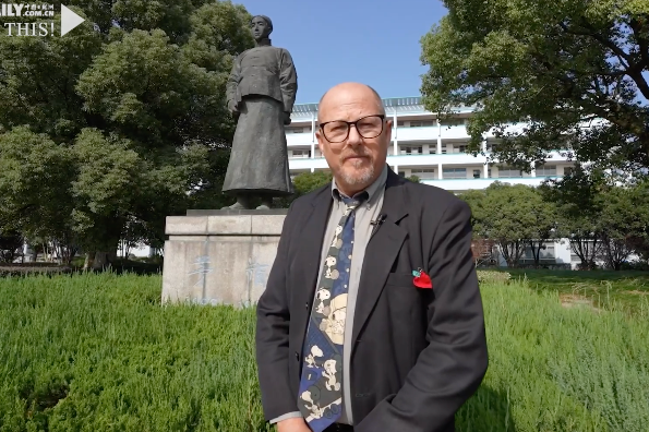 New era in China: Canadian teacher goes in for ink painting