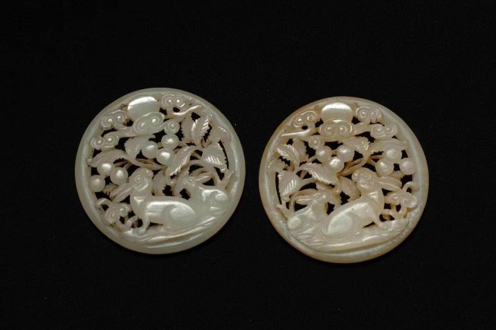 Jade accessories carved with rabbits