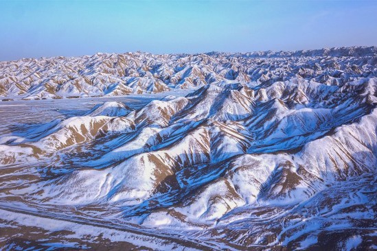 Snowfall blankets world heritage site in Dunhuang