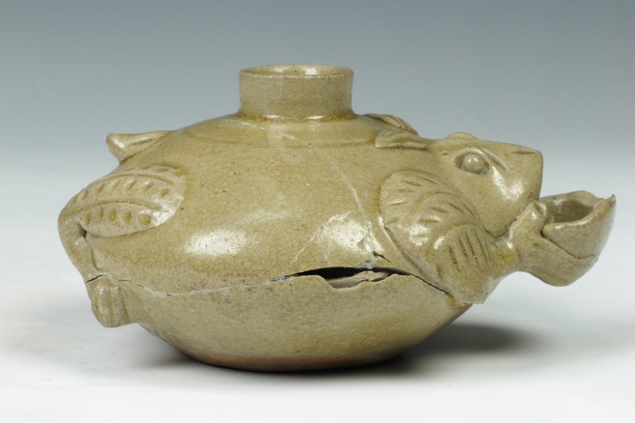 Rabbit-shaped 3rd-century celadon dripper