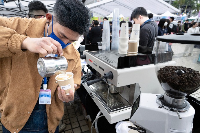 Coffee industrial base sprouts in Guangdong