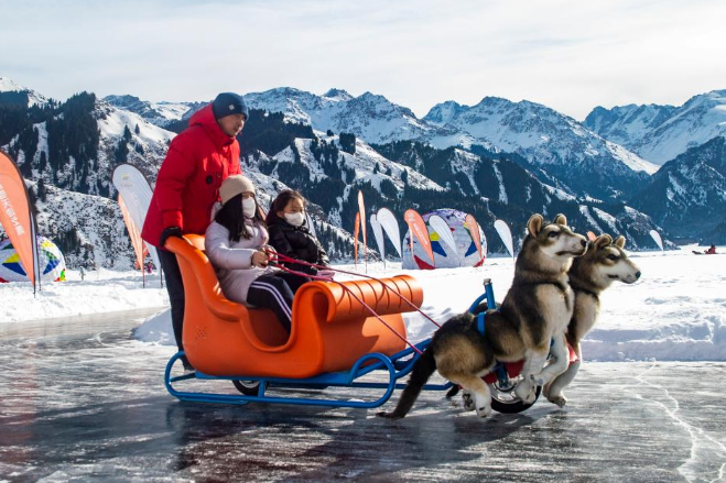 Snow tourism boom brings brighter future for Xinjiang