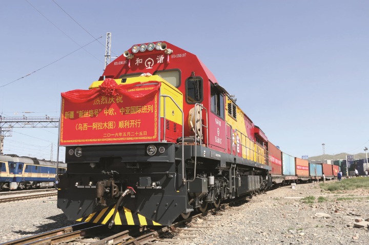 Wondrous Xinjiang: Busy land ports herald thriving foreign trade