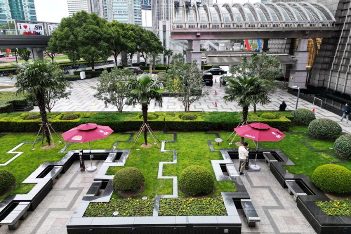 Smoking zones set up in public venues in Shanghai