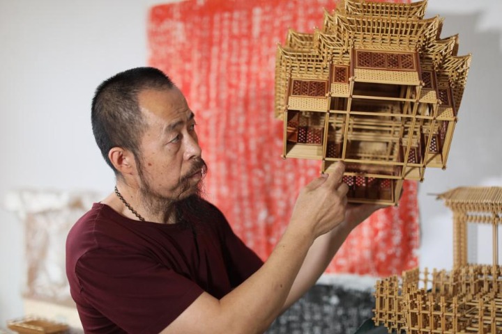 Craftsman turns straw into art