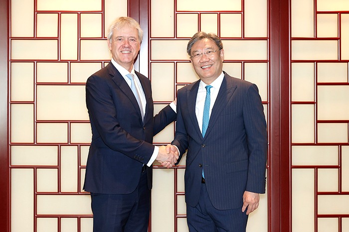 China and ASML exchange views on development in China