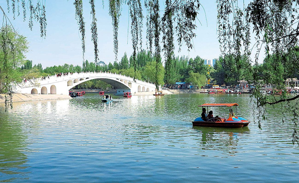 Famous Baotou scenic spots along No 53 bus route