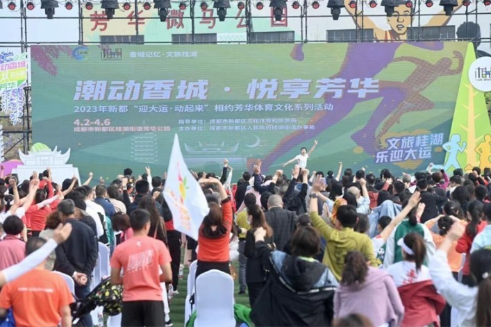 Blooming wisteria flowers launch five-day activities in Chengdu