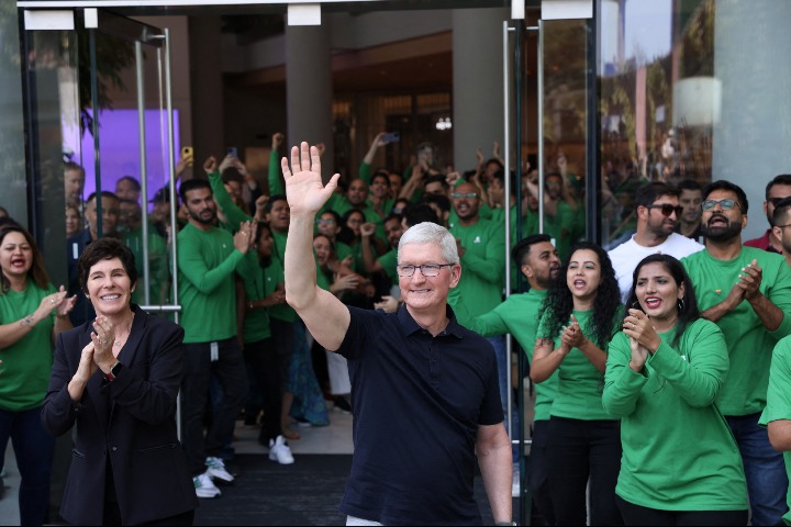 Apple opens first retail store in India