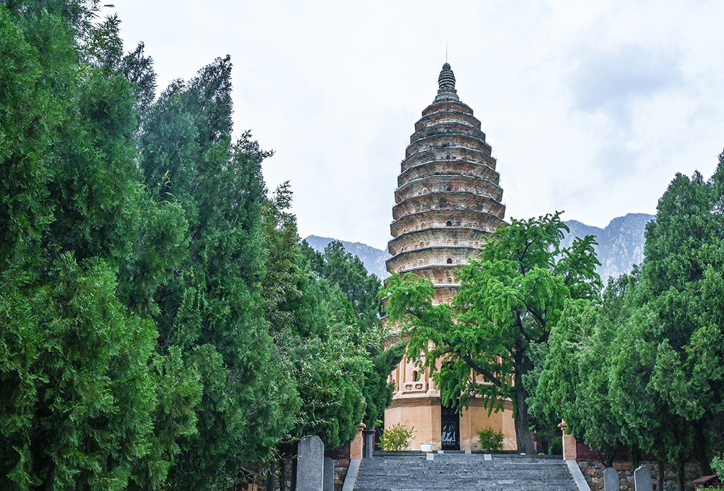 Explore the majestic Songyue Temple in Zhengzhou | www ...