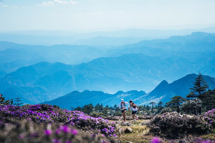 Outdoor sports enthusiasts gather in Kunming for the mountain crossing challenge