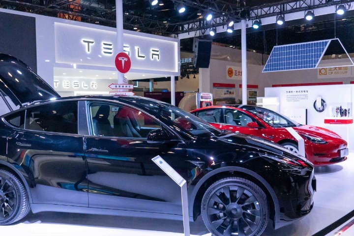 Tesla chief briefed on benefits of opening-up