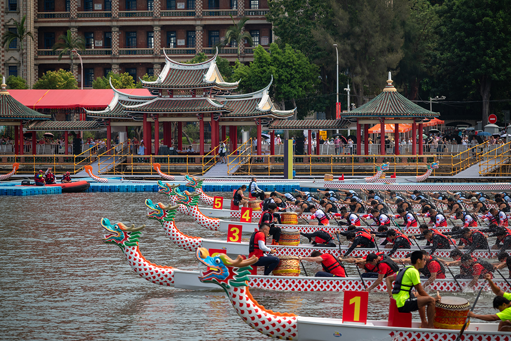 The 2023 Cross-strait Dragon Boat Race Finals Take Place In Xiamen 