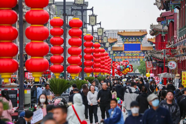 Vibrant music, food season lights up Hohhot city 