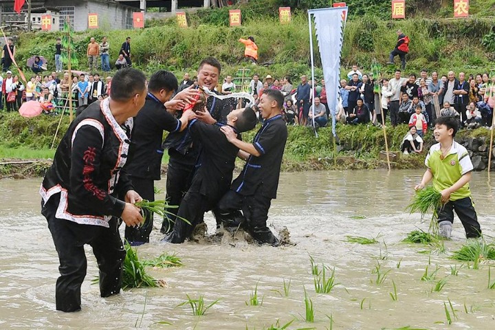 Folk festival unfolds in rural Hunan