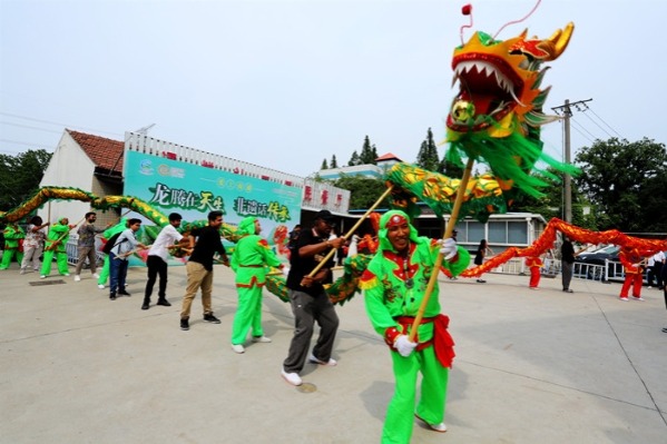 Expats embrace Dragon Boat Festival traditions in Nantong