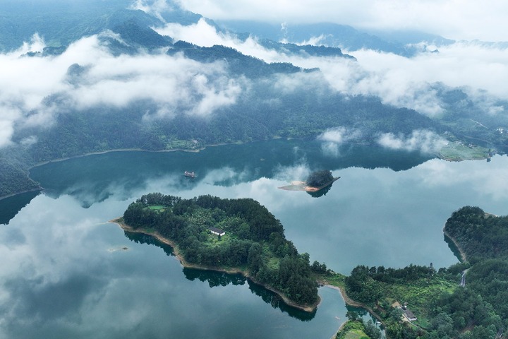 Ecological beauty of Xiaonanhai scenic area in Chongqing