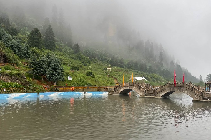 Expats visit Songmingyan National Park