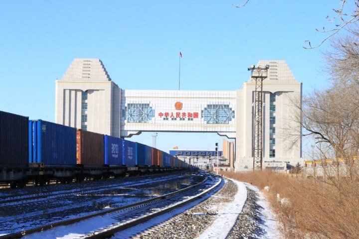 China's largest land port sees record railway freight volume