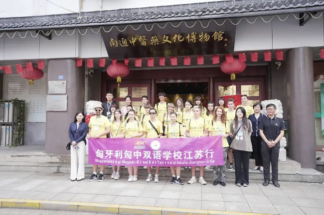 Hungarian students, teacher explore Nantong culture