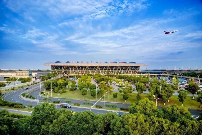 First intl all-cargo carrier departs Shuofang airport